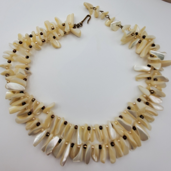 Off White Shell Choker Two Strand Necklace Beaded Vintage MOP Jewelry MCM - Picture 2 of 6